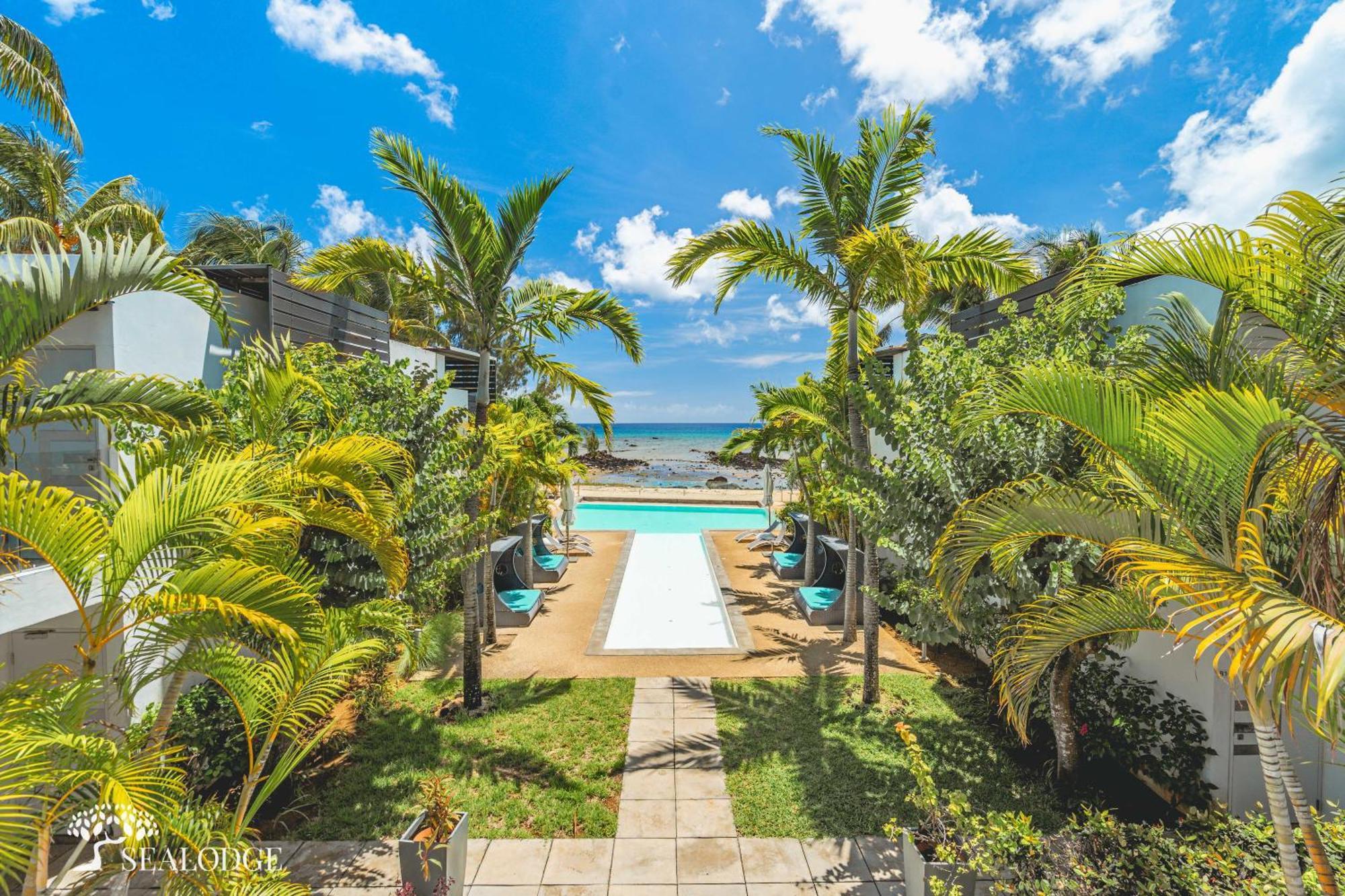 Kanope Bay - Holiday Beachfront Apartments Pointe aux Biches Kültér fotó