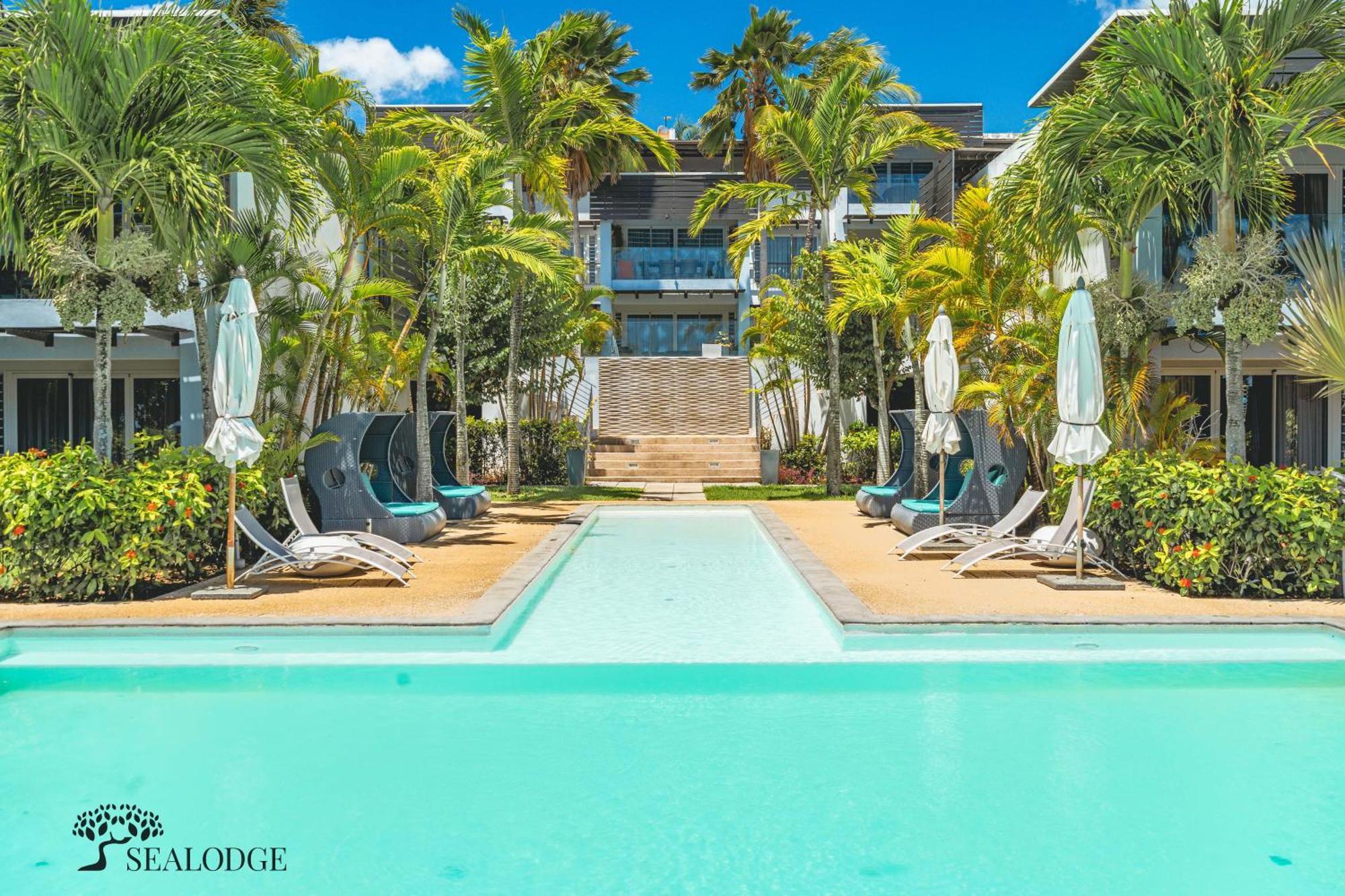 Kanope Bay - Holiday Beachfront Apartments Pointe aux Biches Kültér fotó