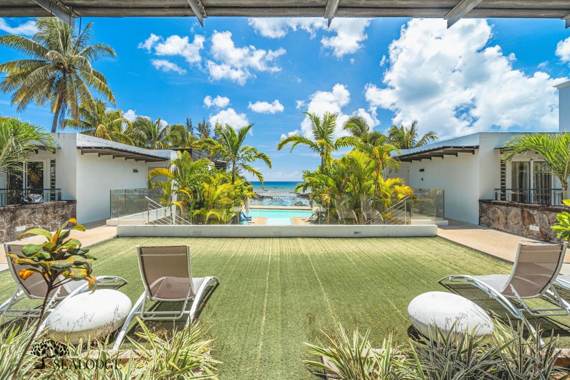 Kanope Bay - Holiday Beachfront Apartments Pointe aux Biches Kültér fotó